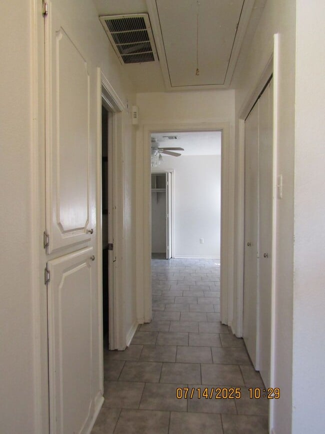 Building Photo - Turtle Creek Townhouse! MacArthur School D...