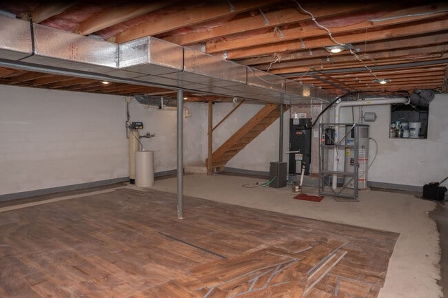 Building Photo - 922 Pinetree Way