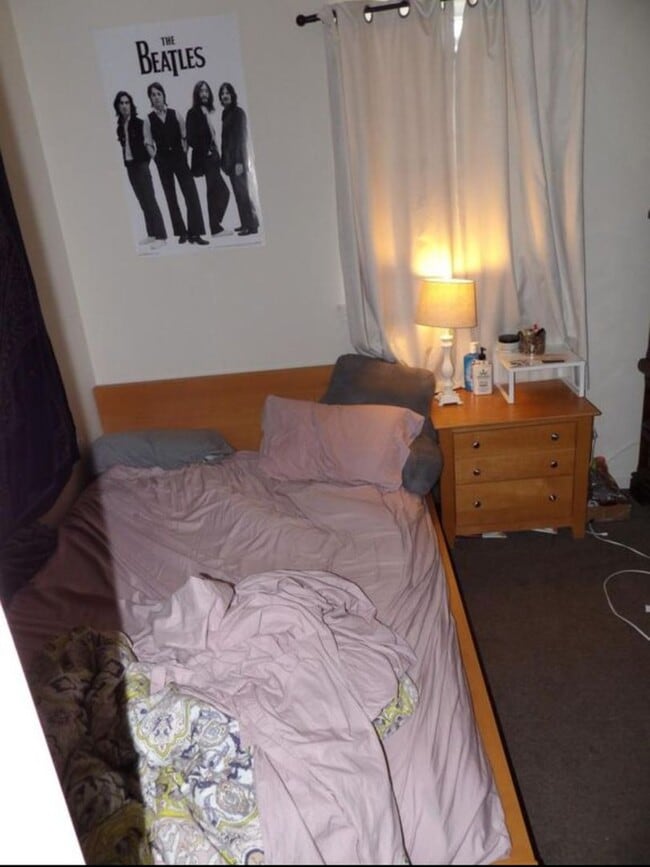 Building Photo - 1918 Jane St