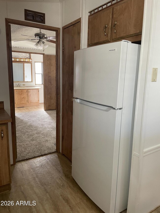 Building Photo - 415 E Villa Theresa Dr