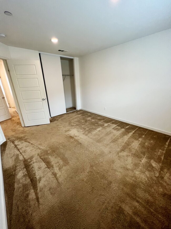 Building Photo - New 3BR Townhouse in San Marcos at Mission...