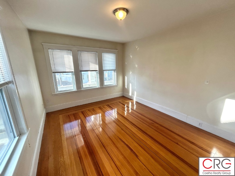 Building Photo - 18 Wellington Rd