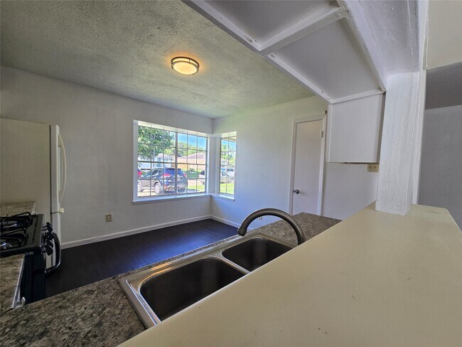Building Photo - 5543 Ambern Dr