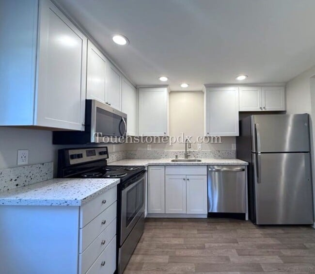 Building Photo - 5116 SE Mitchell St