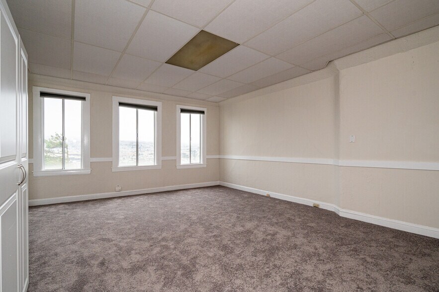 Building Photo - 149 Joost Ave