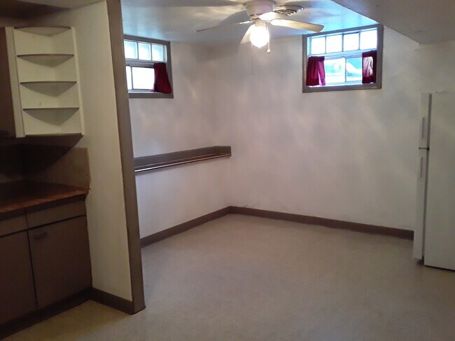 Dining Area - 415 E Sherman St