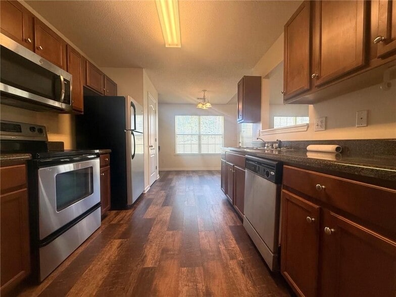 Building Photo - 164 Paces Overlook Trce