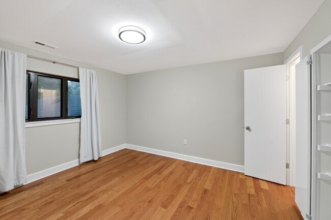 Building Photo - 745 Sagamore Dr