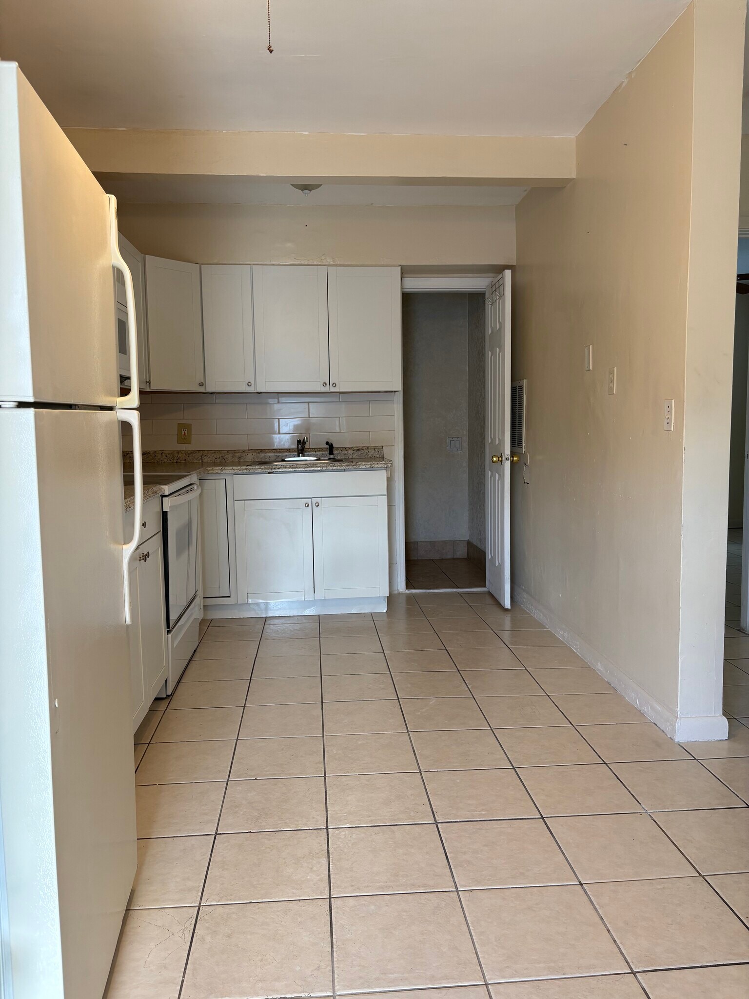 Entrance into kitchen - 209 NW 28th Ave