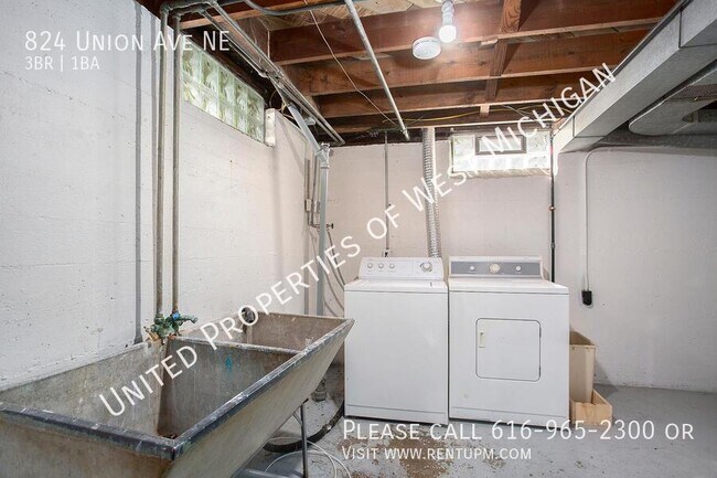 Building Photo - Available Now | 3 Bedroom 1 Bath Single Fa...