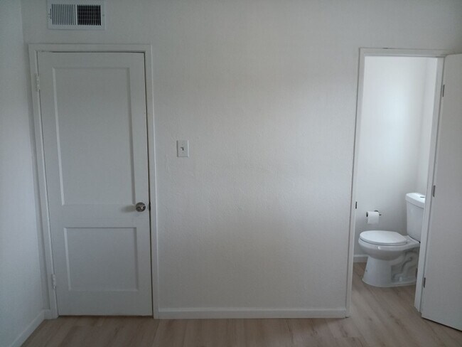 Building Photo - Cozy 4-bedroom, 2-bathroom home! Showings available Soon! Price Drop!!