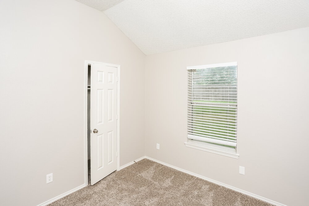 Building Photo - 4910 Green Hollow Dr