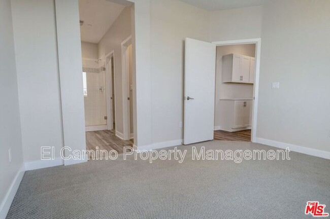 Building Photo - 835 Aloe Pl