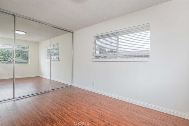 Building Photo - 329 Orizaba Ave