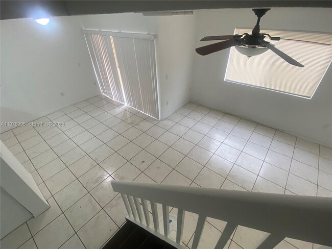 Building Photo - 6245 SW Kendale Lakes Cir