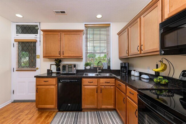 Building Photo - 4427 Neosho St