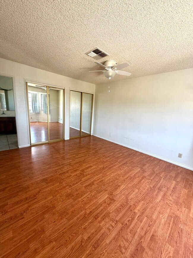 Building Photo - 4 Bedroom, 3 Bathroom with Office Near National Park