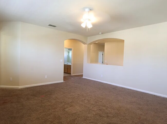 Building Photo - New Renovation* Prestigious Spacious 4 Bedroom