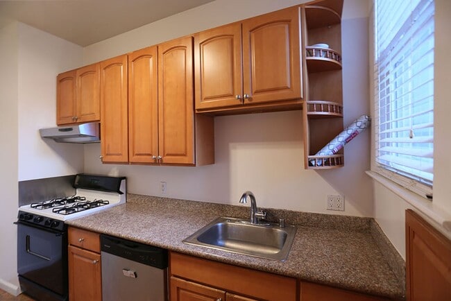 Building Photo - 1445 Cabrillo St