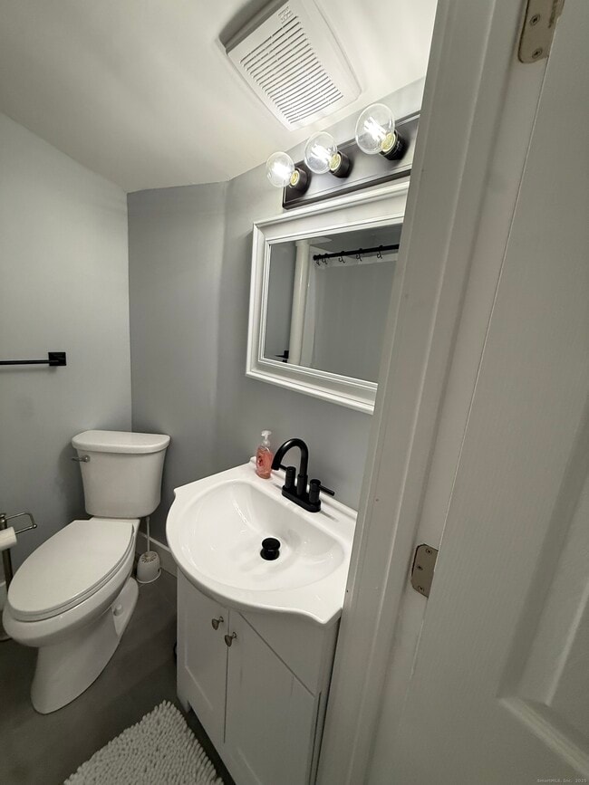 Building Photo - 465 James Farm Rd