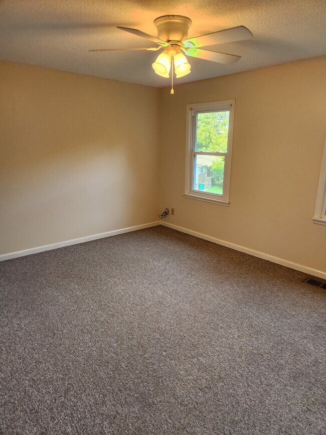 Building Photo - 1860 Lowe St