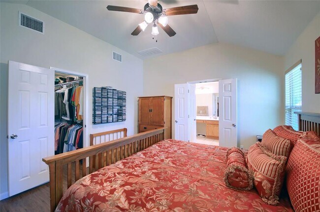 Building Photo - 1519 Hawk Dr