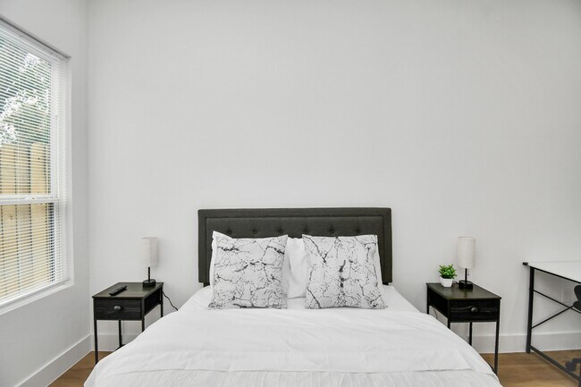 Building Photo - 7129 Sidney St