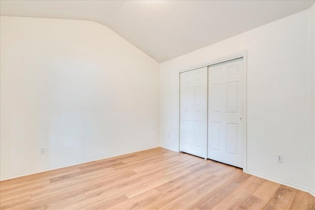 Building Photo - 140 Schmidt