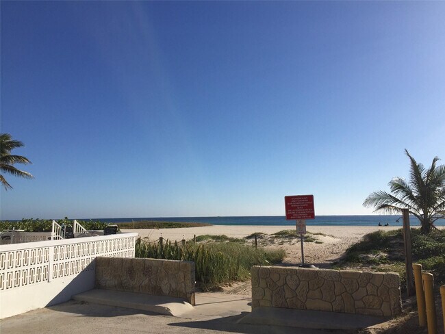 Building Photo - 1009 N Ocean Blvd