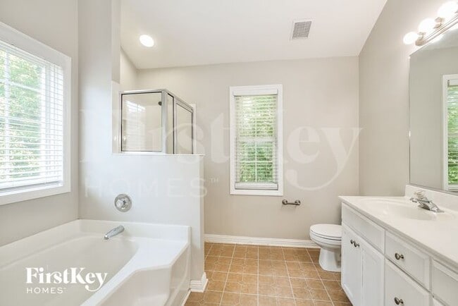 Building Photo - 4912 Heritage Woods Ct