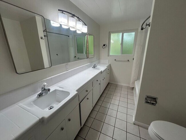 Building Photo - 279 Starlight Crest Dr