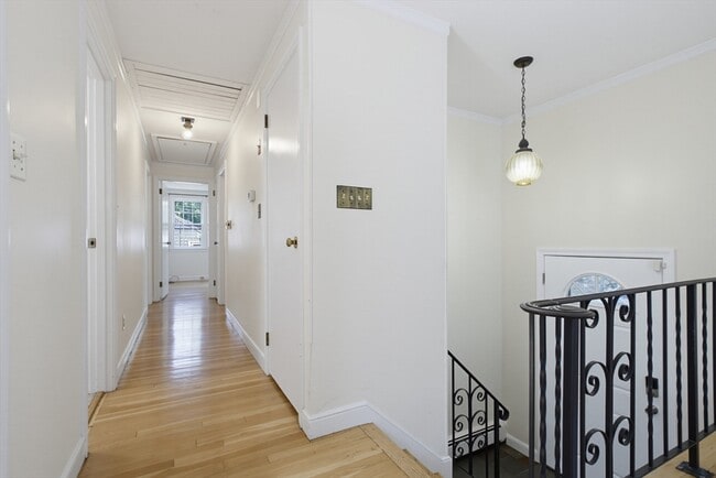Building Photo - 37 Woodbury Rd