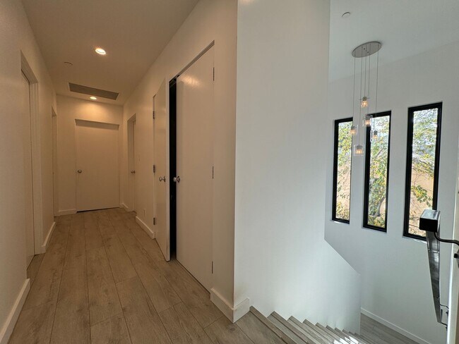 Building Photo - Five Bedroom/Four Bathroom Luxury House in Koreatown