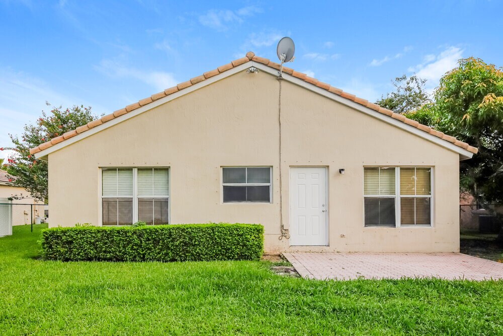 Building Photo - 16203 10th St