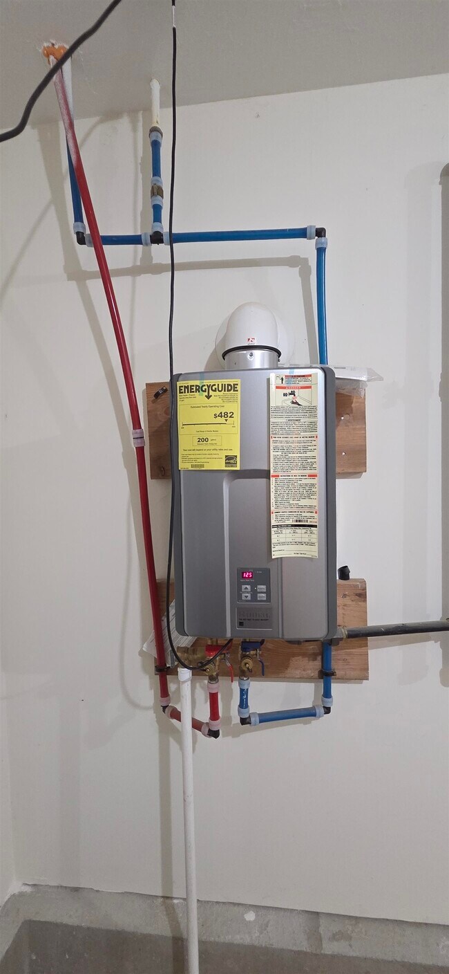 Building Photo - 65 Fordway Ext