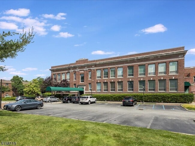 Building Photo - 15 Glenridge Ave