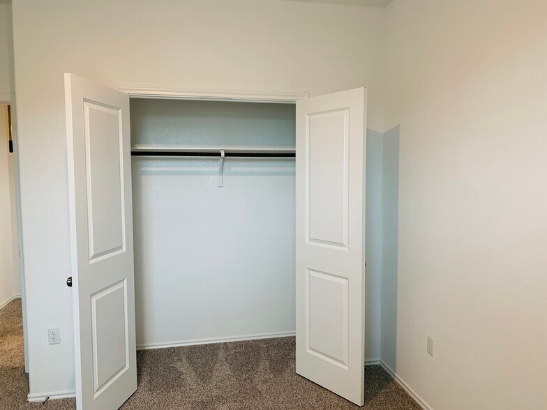 Building Photo - 1100 Winnie Dr