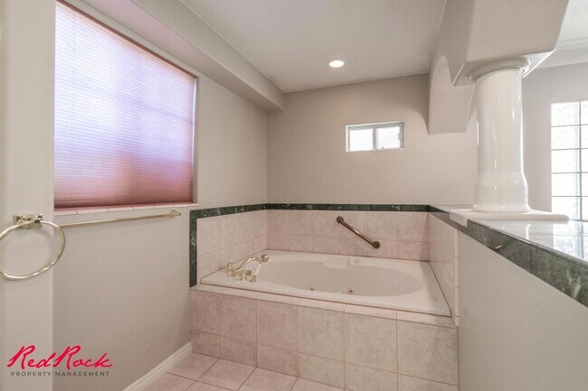 Building Photo - Spacious 6 Bedroom Home with a Balcony!