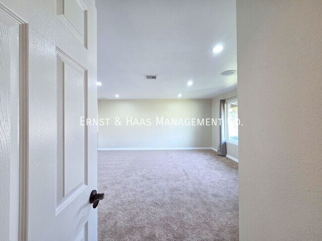 Building Photo - 926 E Bastanchury Rd