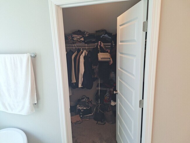 Building Photo - Beautiful Five Bedroom Home Located in Northeast Columbia!