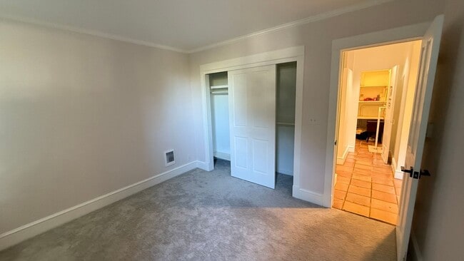 Building Photo - Epic REA - Rare Find Cozy and Update 2BR /...