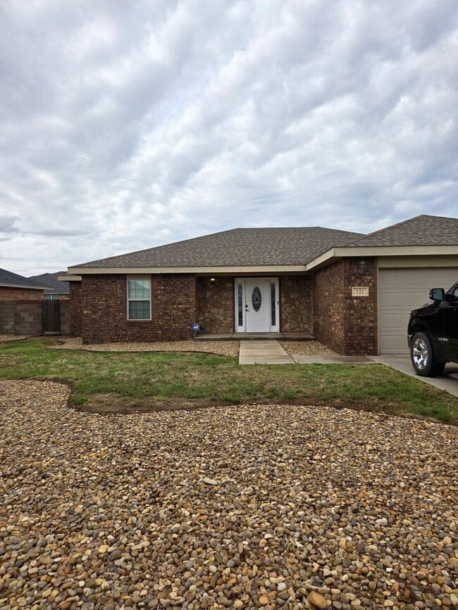Building Photo - 121 Carmel Dr
