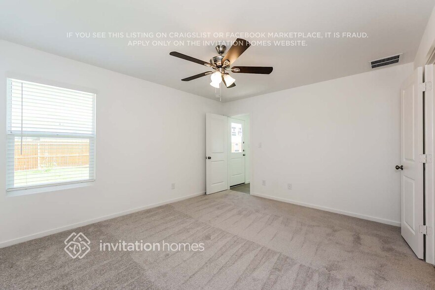 Building Photo - 1834 Sanderling St