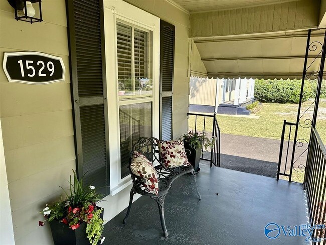 Building Photo - 1529 Mckinley Ave NE