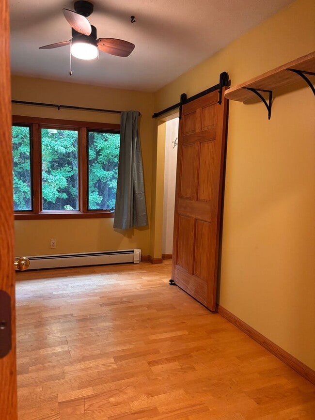 Building Photo - Peaceful Retreat 10 Acres - 20 min to Mqt