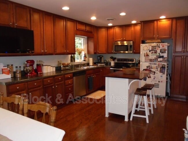 Building Photo - 2314 Dover Pl