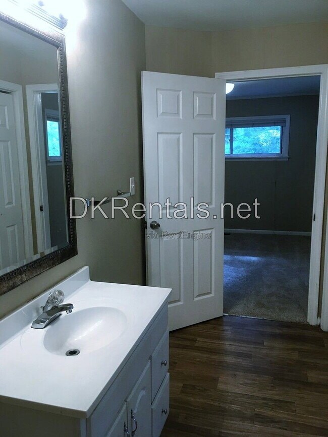 Building Photo - 808 Meadow Pl