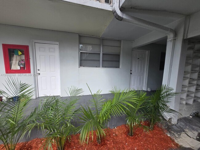 Building Photo - 1515 NE 125th Terrace