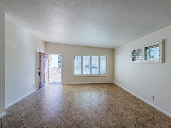 Building Photo - 1065 Belfast Ln