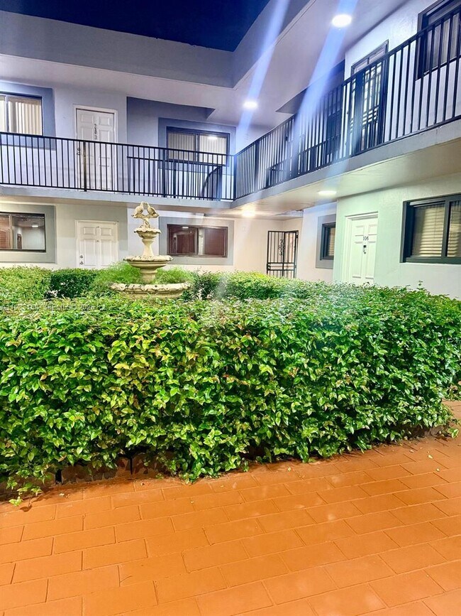 Building Photo - 1340 W 41st St